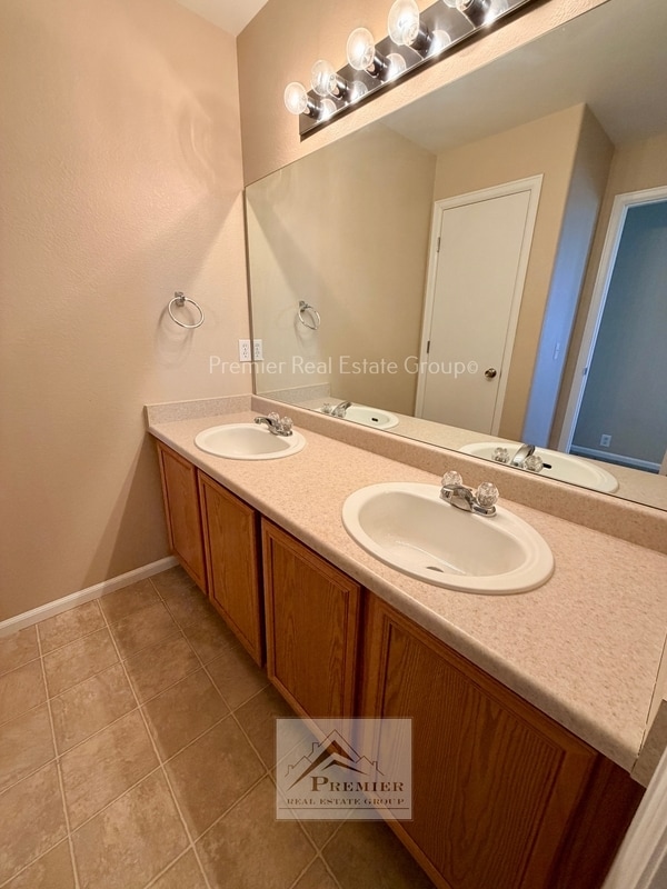 Building Photo - 8765 Bamboo Grove