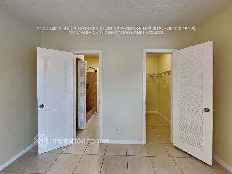 Building Photo - 7512 NW 40th Pl