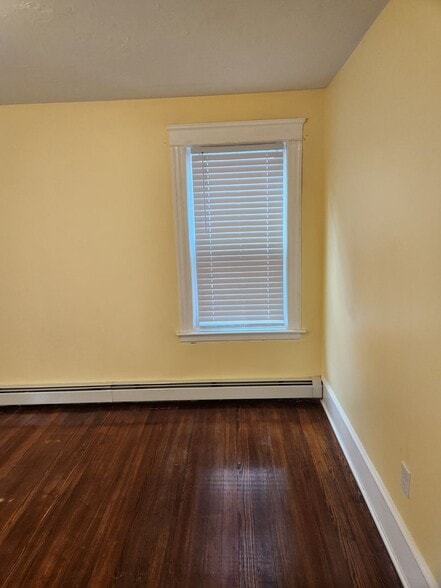 Building Photo - 10 Weeks St