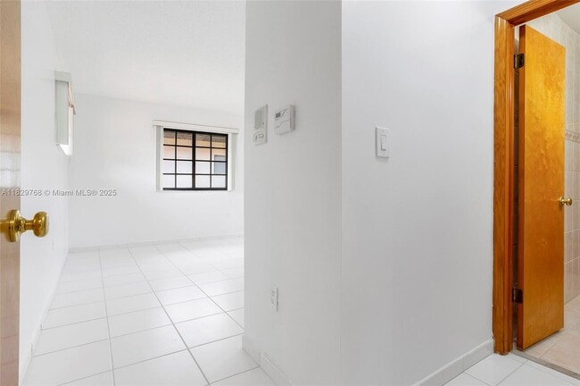 Building Photo - 443 SW 21st Rd