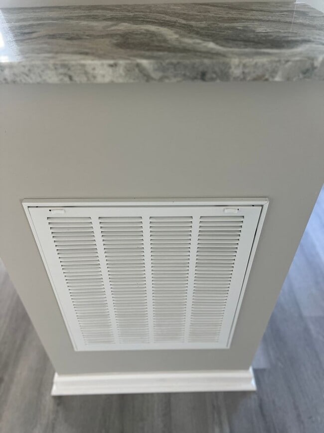 Building Photo - 2751 Everett St