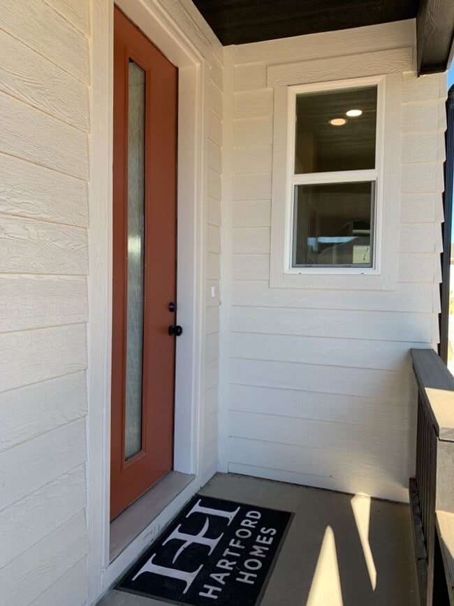 Building Photo - Exquisite 4 Bed 2.5 Bath Single Family Home with 3-car garage