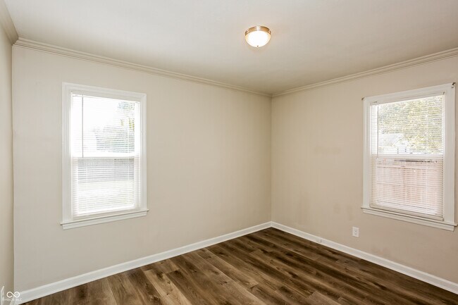 Building Photo - 5301 E 19th Pl