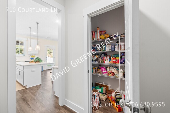 Building Photo - 710 Courtland Ln