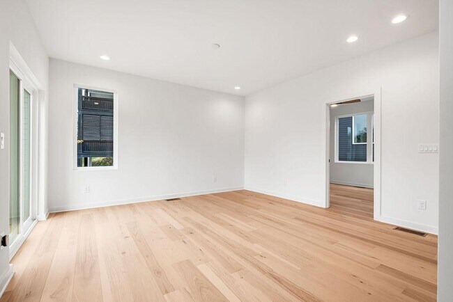 Building Photo - 1244 1st Ave S