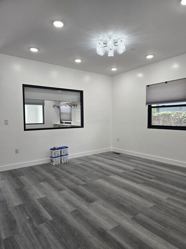 Building Photo - 1245 Crenshaw Blvd