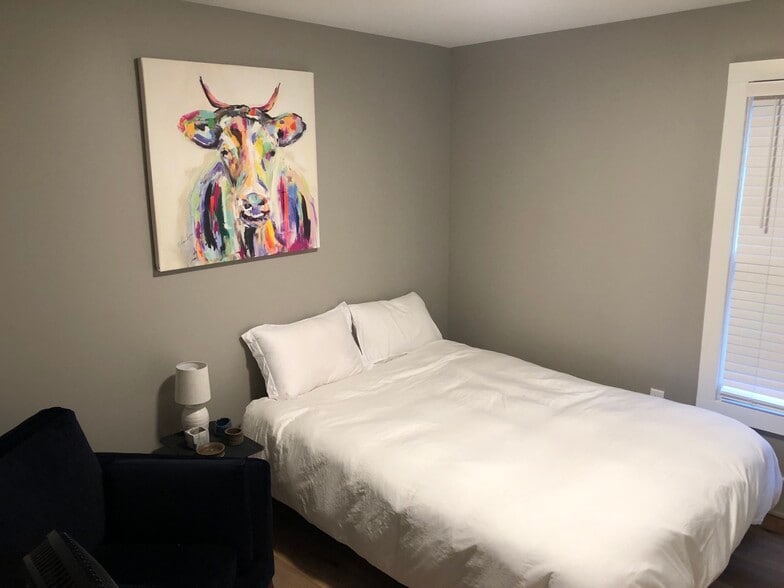 Building Photo - 552 Union St SE