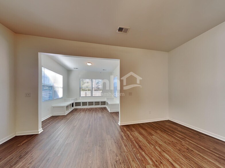 Building Photo - 274 Decatur Dr