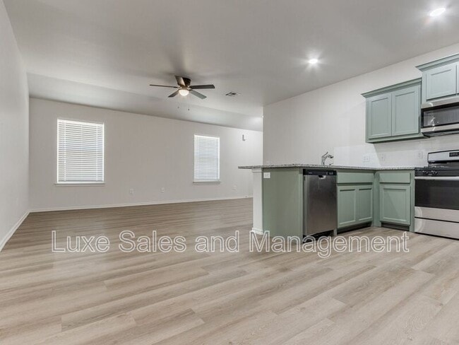 Building Photo - 1541 Pavy Pkwy