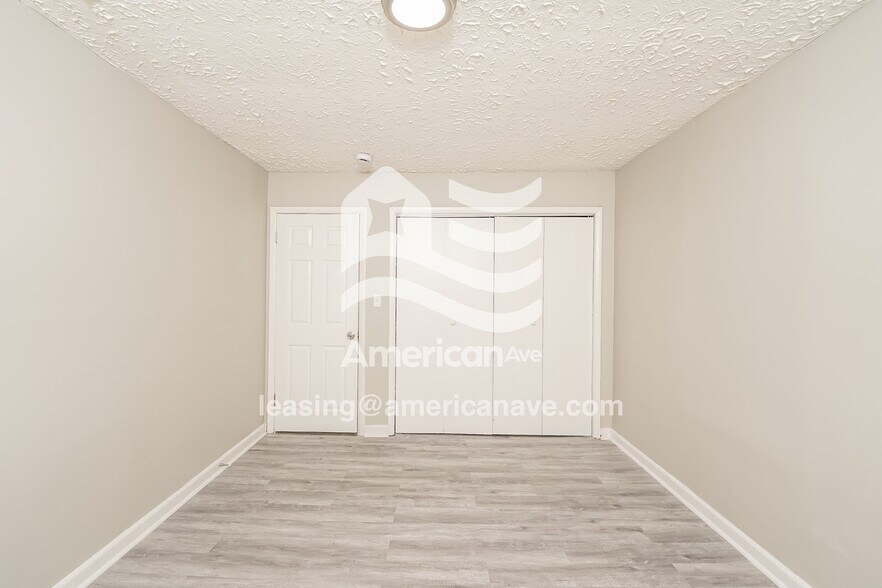 Building Photo - 1528 5th Ave W