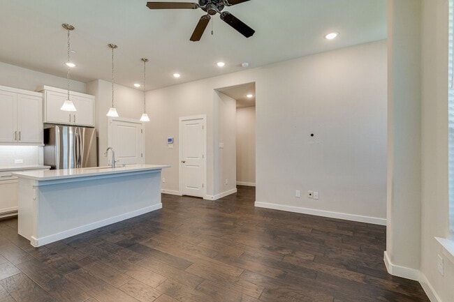 Building Photo - 1237 Pebblebrook Dr