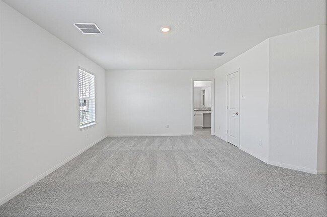 Building Photo - 14501 Wahlbergs Wy