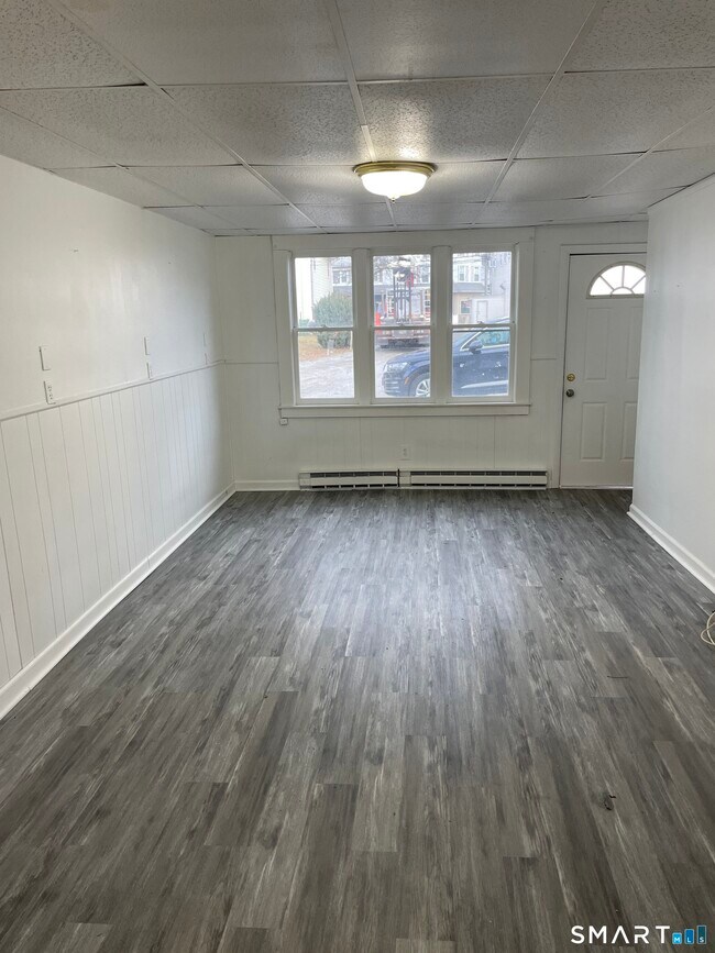 Building Photo - 166 Main St