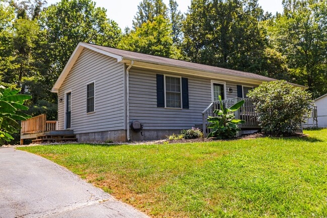 Building Photo - New Listing!