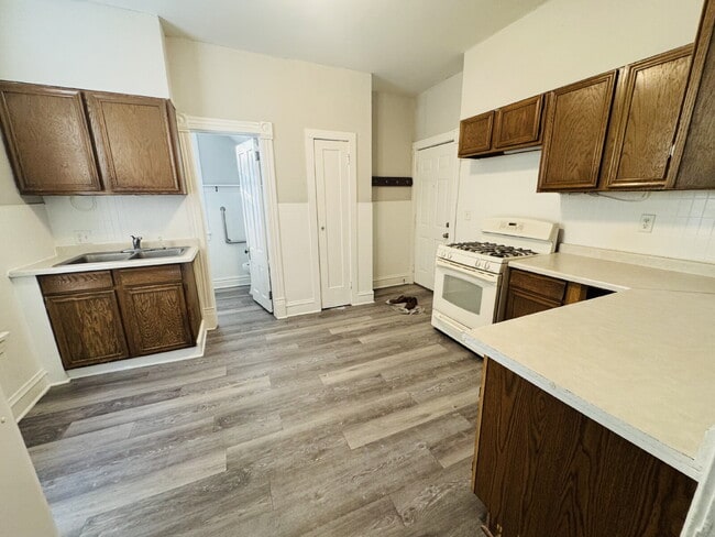 Building Photo - Charming 1-Bedroom + Den Retreat on Colfax Ave – Your Cozy Minneapolis Haven Awaits!