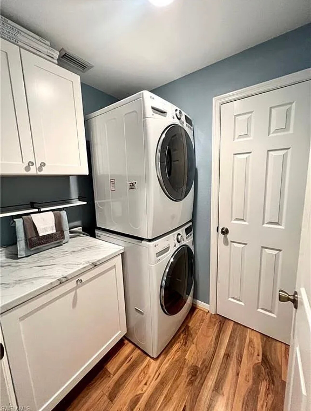 Building Photo - 3225 Cypress Glen Way