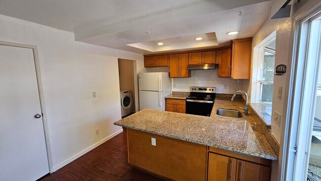 Building Photo - 4 bedroom townhouse near Top Rated Pleasanton Schools