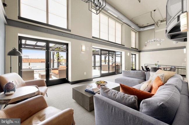 Building Photo - 1133 14th St NW