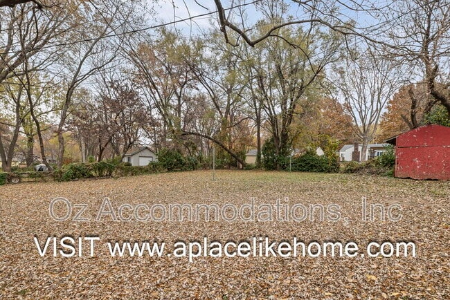 Building Photo - 6535 Melrose Ln