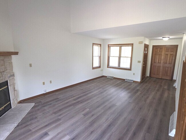 Building Photo - 3205 S Ridge Crest Ct