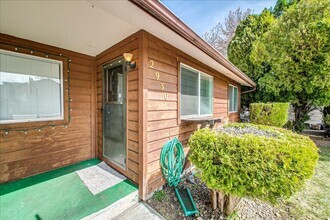 Building Photo - Charming 2 Bed, 1 Bath Duplex – Prime Bois...