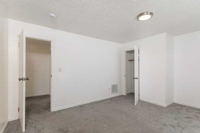 Building Photo - 137 Pleasant Ave