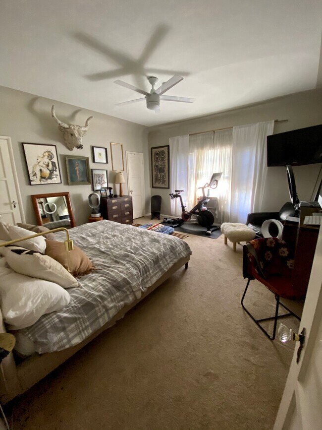 Bedroom (furniture not included) - 112 N Kings Rd