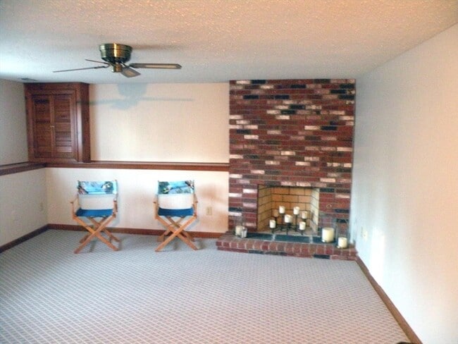 Building Photo - 17 Brad Rd