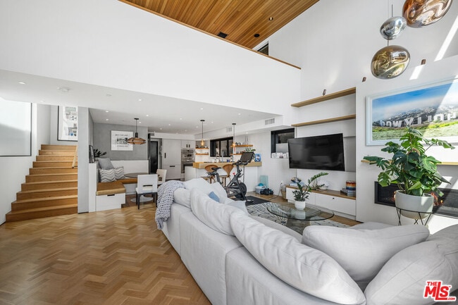 Building Photo - 303 Windward Ave