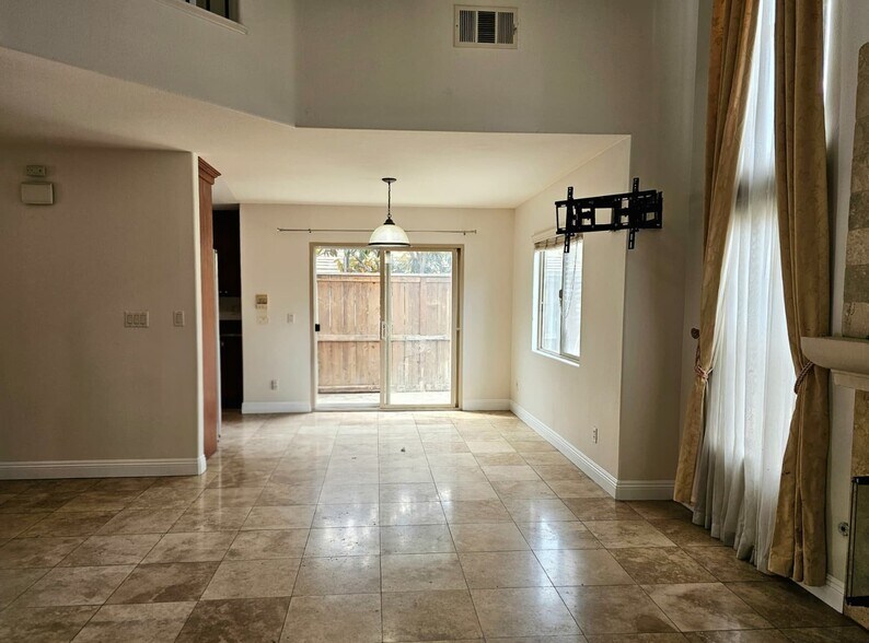 Building Photo - 774 Ada St