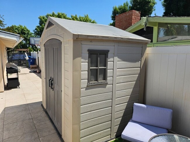 Building Photo - 20624 Kittridge St