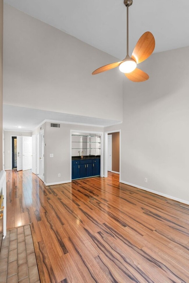 Building Photo - **A RARE FIND - GREEN HILLS CONDO WITH QUI...