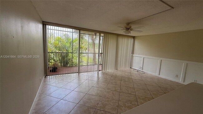 Building Photo - 2921 SW 87th Ave