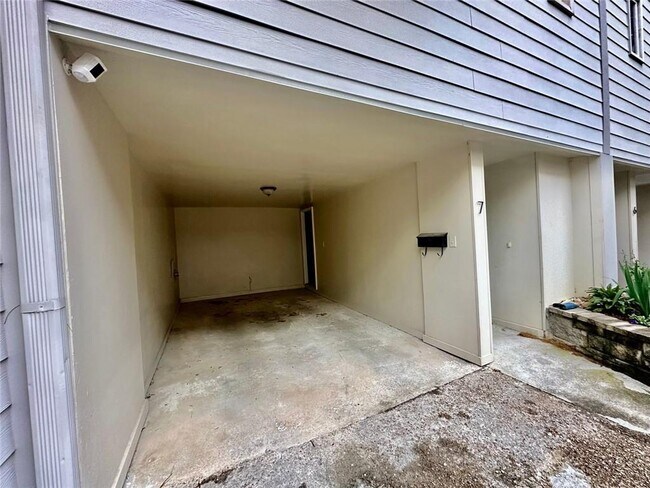 Building Photo - 835 Glendale Terrace NE