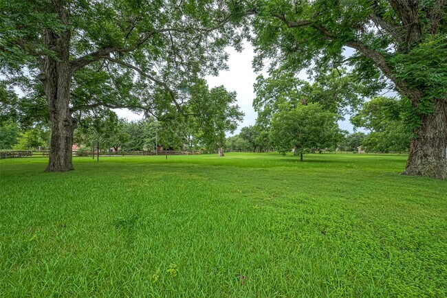 Building Photo - 3665 Maranatha Dr