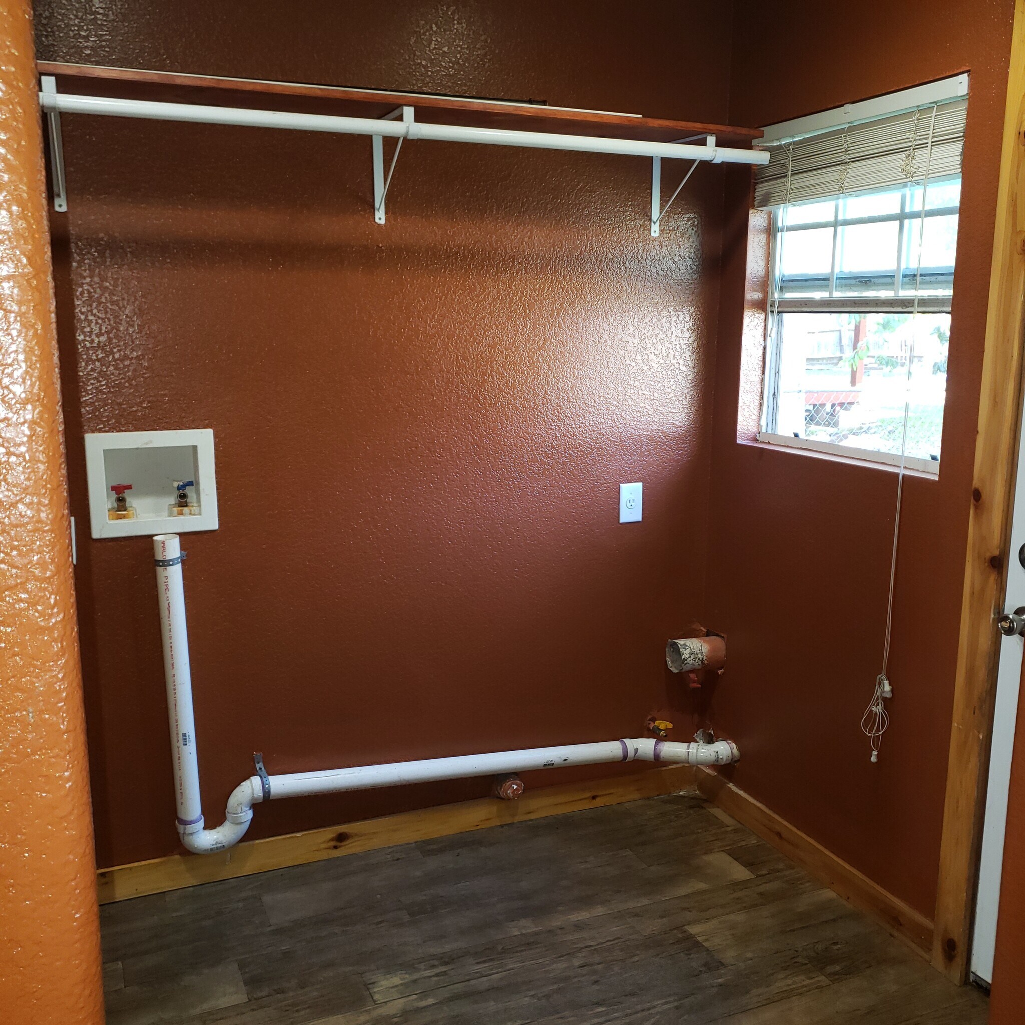 Building Photo - 710 W 4th St