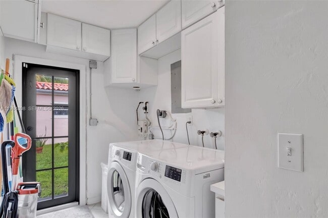 Building Photo - 1224 NE 182nd St