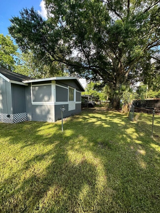 Building Photo - Fully renovated 3/1 Single Family Home ava...