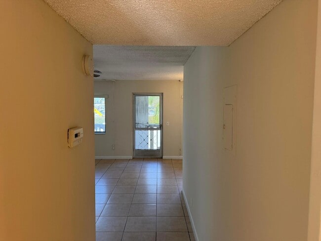 Building Photo - 500 Village Green Cir W
