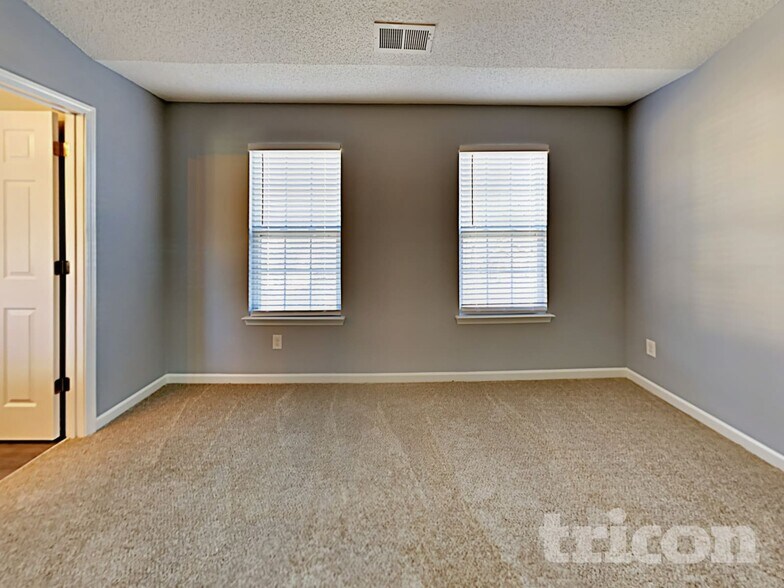 Building Photo - 6301 Dumont Ln