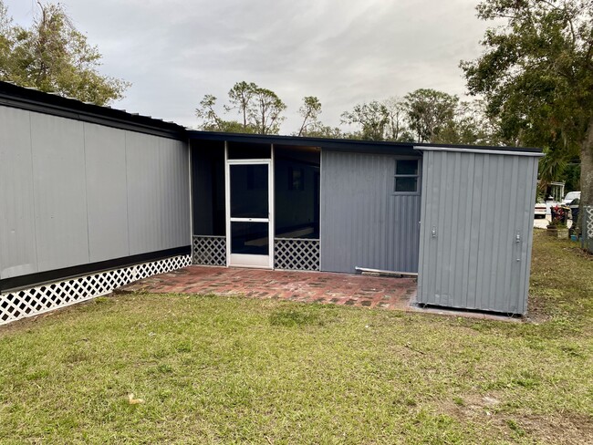 Building Photo - 1134 Lakewood Cir E