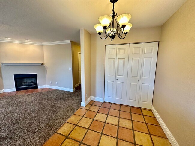 Building Photo - Bright 2nd floor Condo in Rolando near SDS...