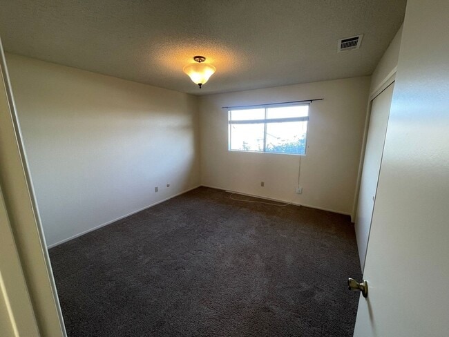 Building Photo - 540 S 5th St