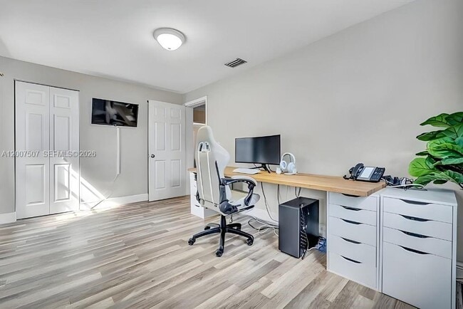 Building Photo - 6941 Boston Dr