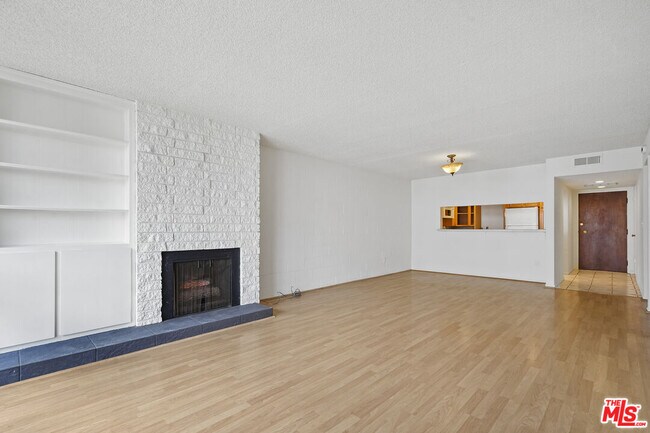 Building Photo - 10966 Rochester Ave