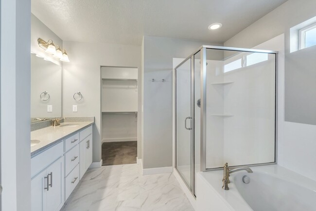 Building Photo - Stunning 5 Bedroom Herriman Home with Mode...