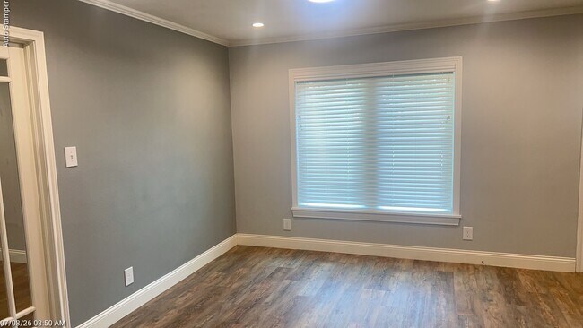 Building Photo - 104 Varsity Cir