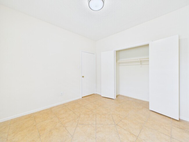 Building Photo - 519 Promenade Blvd