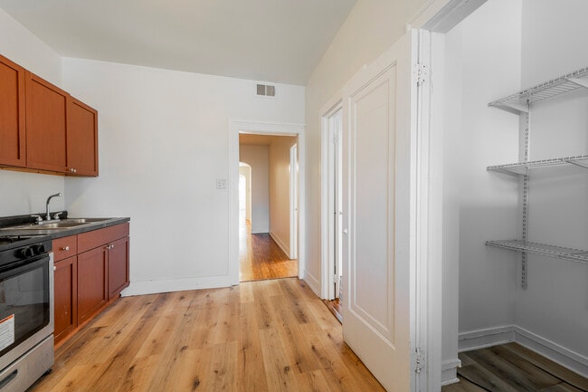 Building Photo - 7831 S Kingston Ave