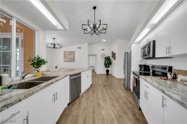 Building Photo - 227 SE 43rd Ln